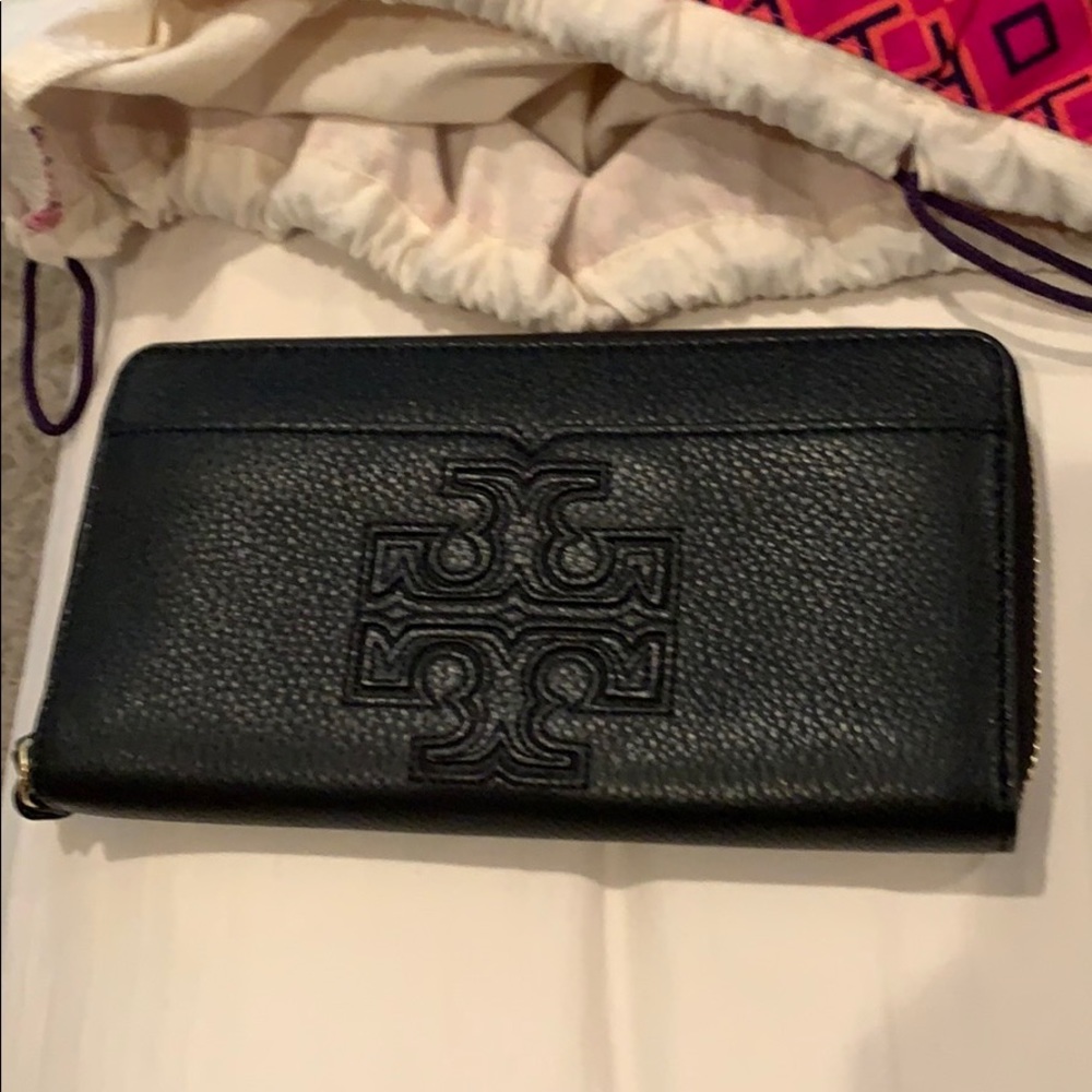 Tory Burch black pebbled leather wallet EUC